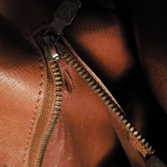 LOUIS VUITTON LARGE DANUBE with Flaws - Picture 10 of 16